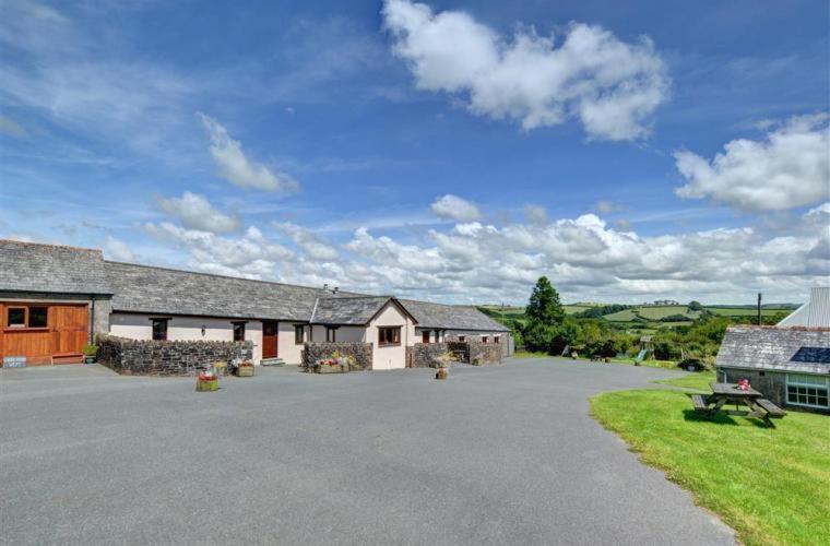 Well Farm Cottages North Tamerton Exteriör bild